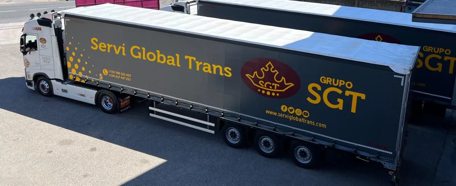 Flota de camiones para transporte de contenedores en España